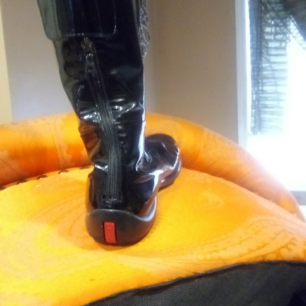 Boot - Picture 3 of 4